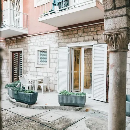 Luxury 4 Star In The Old Town Apartment