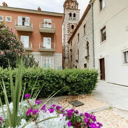Luxury 4 Star In The Old Town Apartment