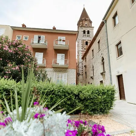 Luxury 4 Star In The Old Town Apartmán *