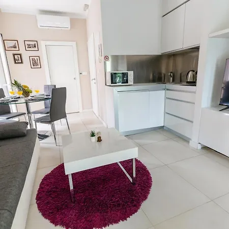 Luxury 4 Star In The Old Town * زادار