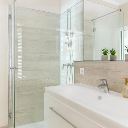 Luxury 4 Star In The Old Town Apartment