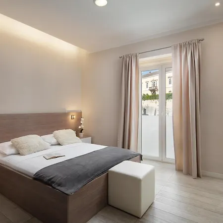 Luxury 4 Star In The Old Town Apartmán *