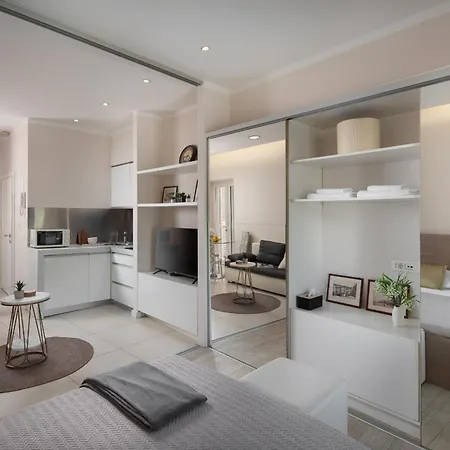 Luxury 4 Star In The Old Town شقة زادار